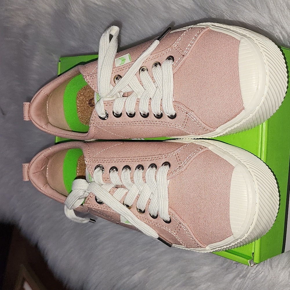 New Cariuma OCA Rose Canvas Sneakers, NIB, Unisex -  9 Men's, 10.5 Women's